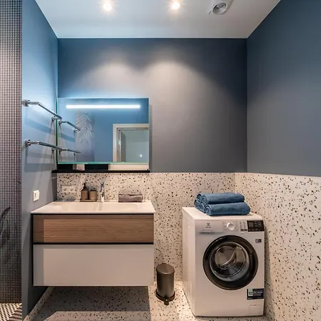 Kungu Street Old Town By Innorental *