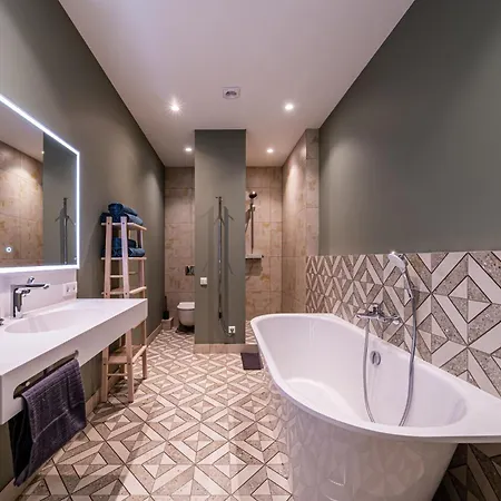 Kungu Street Old Town By Innorental Apartman