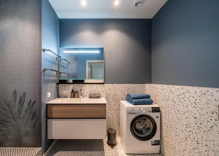 Kungu Street Old Town By Innorental *