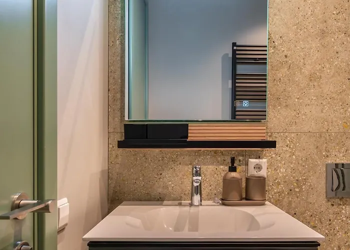 Kungu Street Old Town By Innorental *